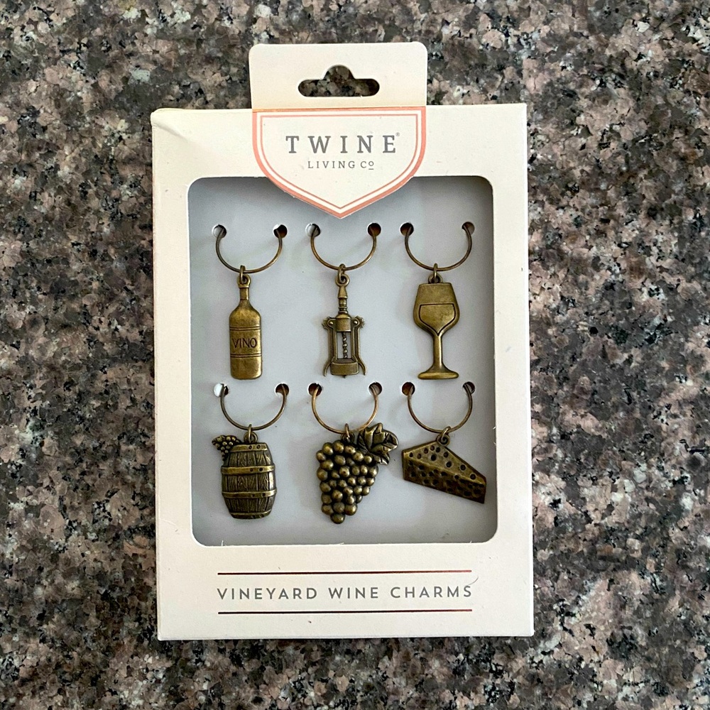 NWT Vineyard Wine Charms